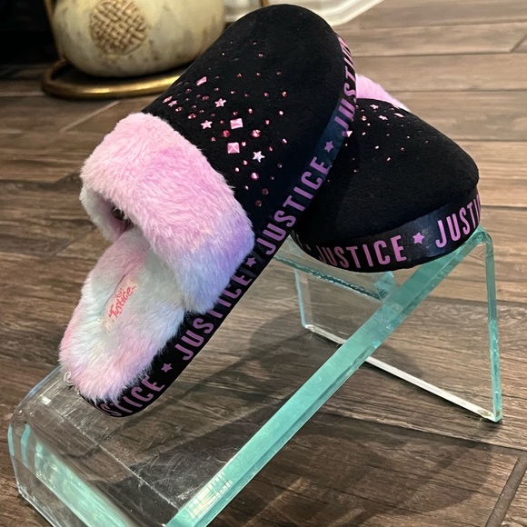 ✅ NEW! Justice For Girls Comfy Slippers - Picture 1 of 9